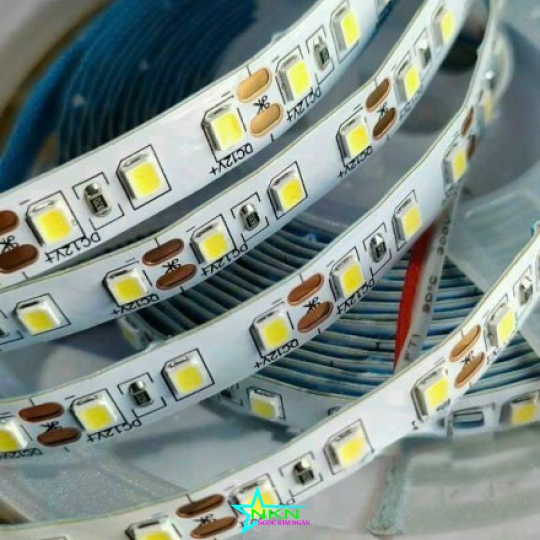 Led dán 12v -120 bóng/m ánh sáng trắng - vàng trung tính ( cuộn 5m)